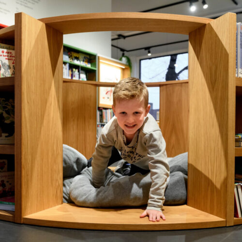 Raadhuis Schijndel_21-library-playing-children-area-reading-nest-custom-interior-spatial-exhibition-design-designwolf