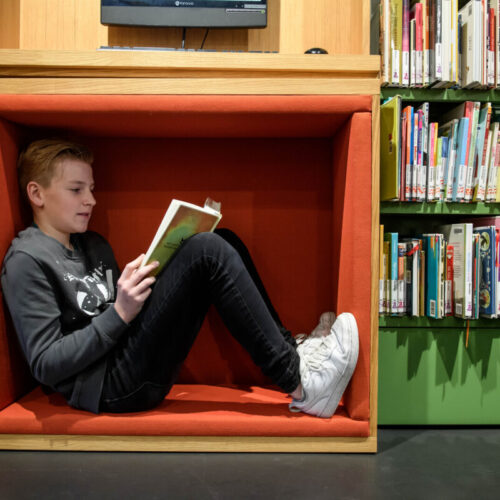 Raadhuis Schijndel_21-library-seating-hiding-away-reading-kid-interior-spatial-exhibition-design-designwolf