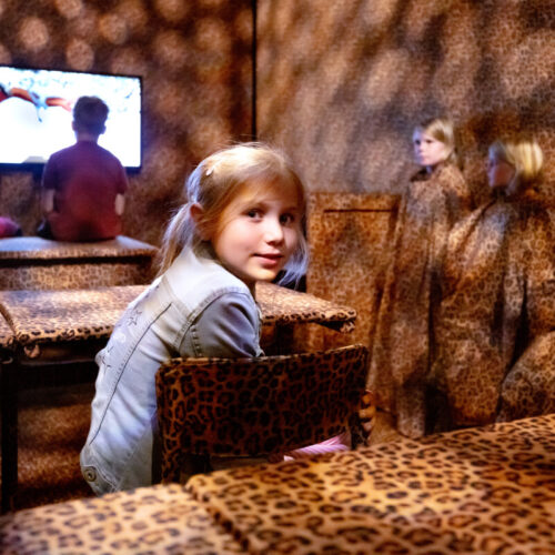 animal-academy-classroom-leopard-print-exhibition-design-designwolf